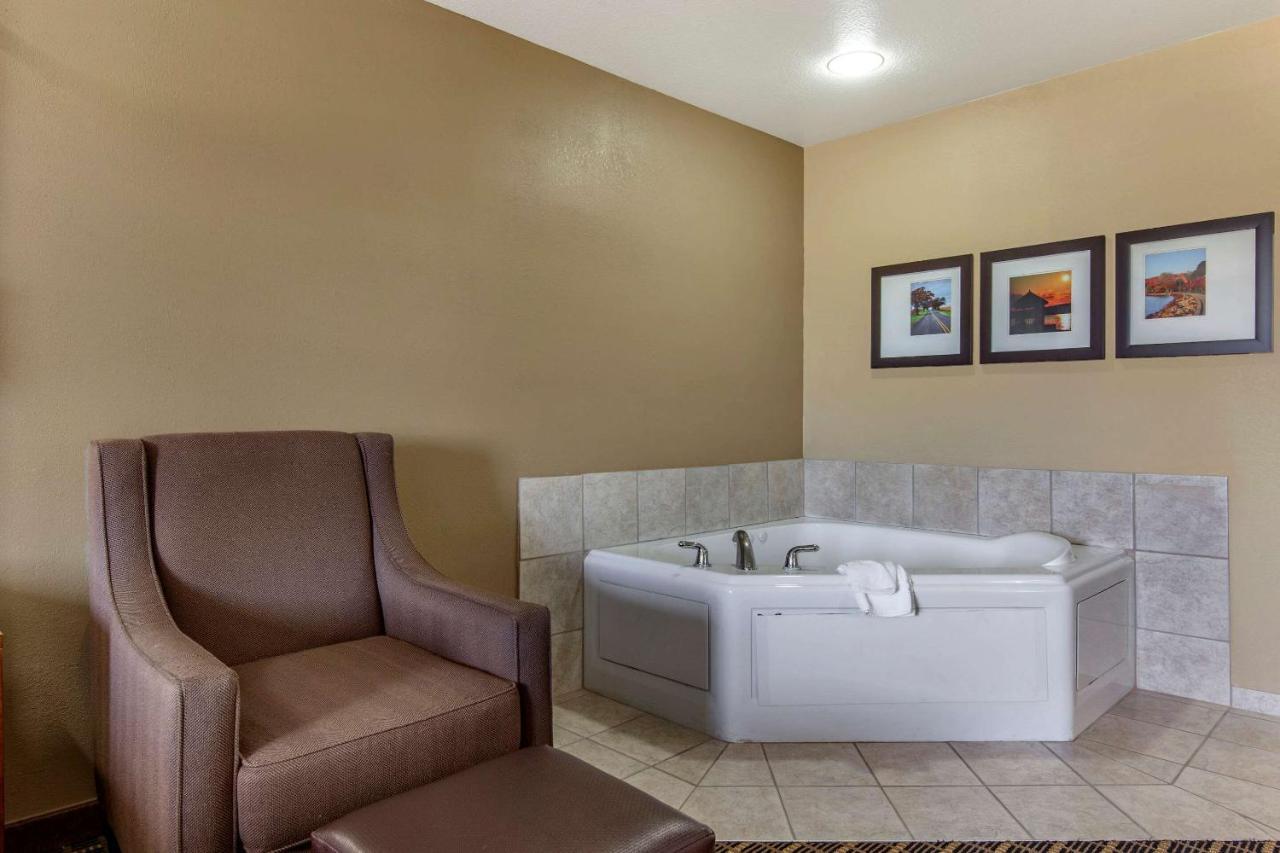 Comfort Suites Delavan - Lake Geneva Area Extérieur photo