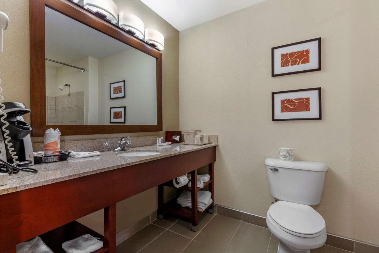 Comfort Suites Delavan - Lake Geneva Area Extérieur photo