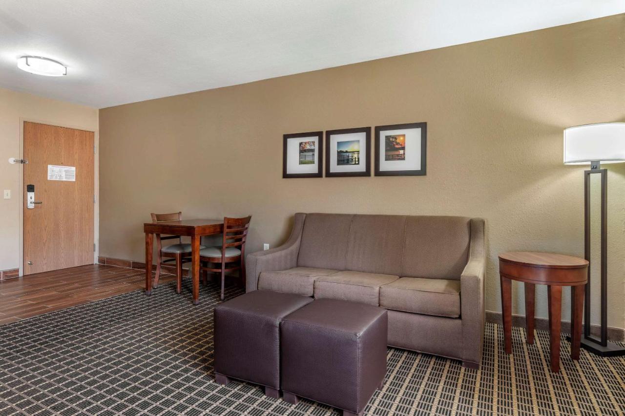 Comfort Suites Delavan - Lake Geneva Area Extérieur photo