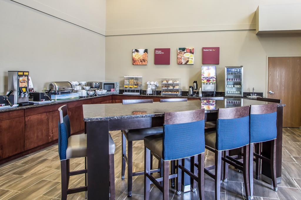 Comfort Suites Delavan - Lake Geneva Area Extérieur photo